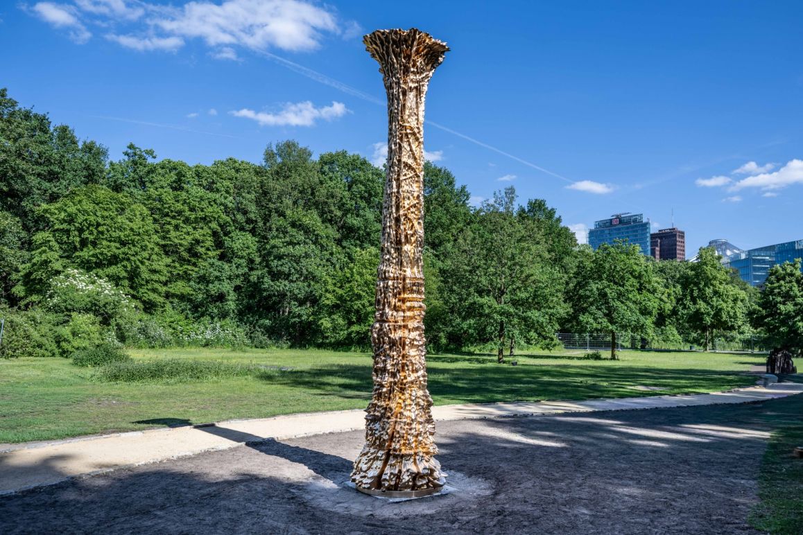 Bronzeskulptur für die verfolgten Zeugen Jehovas im Tiergarten 